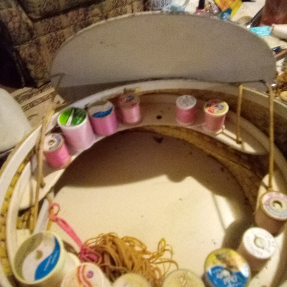 Sewing kit - Picture 3 of 3